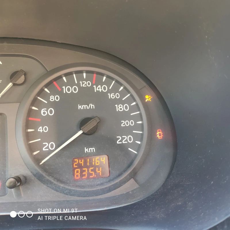 Renault Clio, снимка 6 - Автомобили и джипове - 47731157