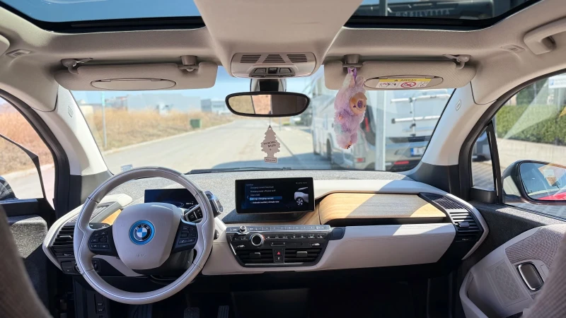 BMW i3 S PANO/Cam/ACC/Carplay/AdaptiveLed, снимка 10 - Автомобили и джипове - 51947718