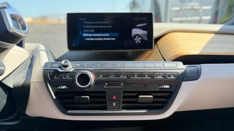 BMW i3 S PANO/Cam/ACC/Carplay/AdaptiveLed, снимка 11 - Автомобили и джипове - 51947718