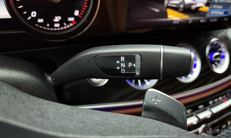 Mercedes-Benz E 220, снимка 9 - Автомобили и джипове - 53362294