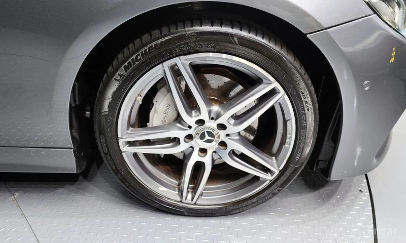 Mercedes-Benz E 220, снимка 5 - Автомобили и джипове - 53362294