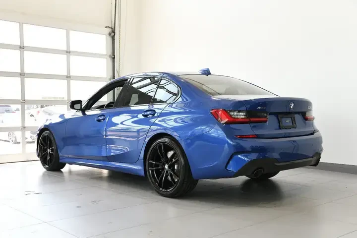 BMW 330 xDrive/M Sport pckg/Keyless/ПАНОРАМА/CARFAX, снимка 4 - Автомобили и джипове - 55157323
