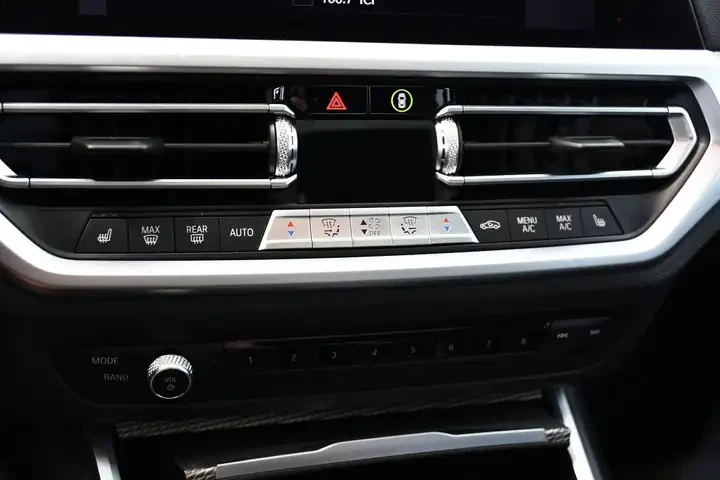BMW 330 xDrive/M Sport pckg/Keyless/ПАНОРАМА/CARFAX, снимка 11 - Автомобили и джипове - 55157323