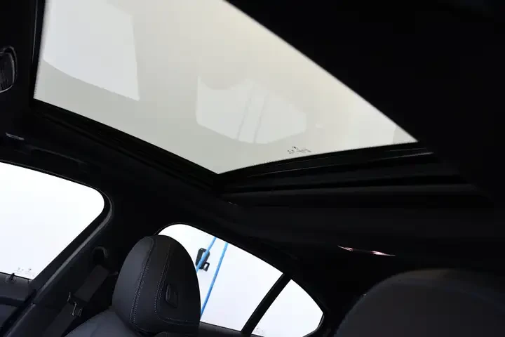 BMW 330 xDrive/M Sport pckg/Keyless/ПАНОРАМА/CARFAX, снимка 14 - Автомобили и джипове - 55157323