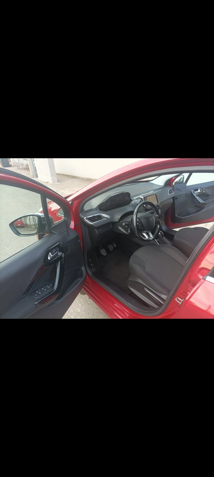 Peugeot 208, снимка 9 - Автомобили и джипове - 56120123