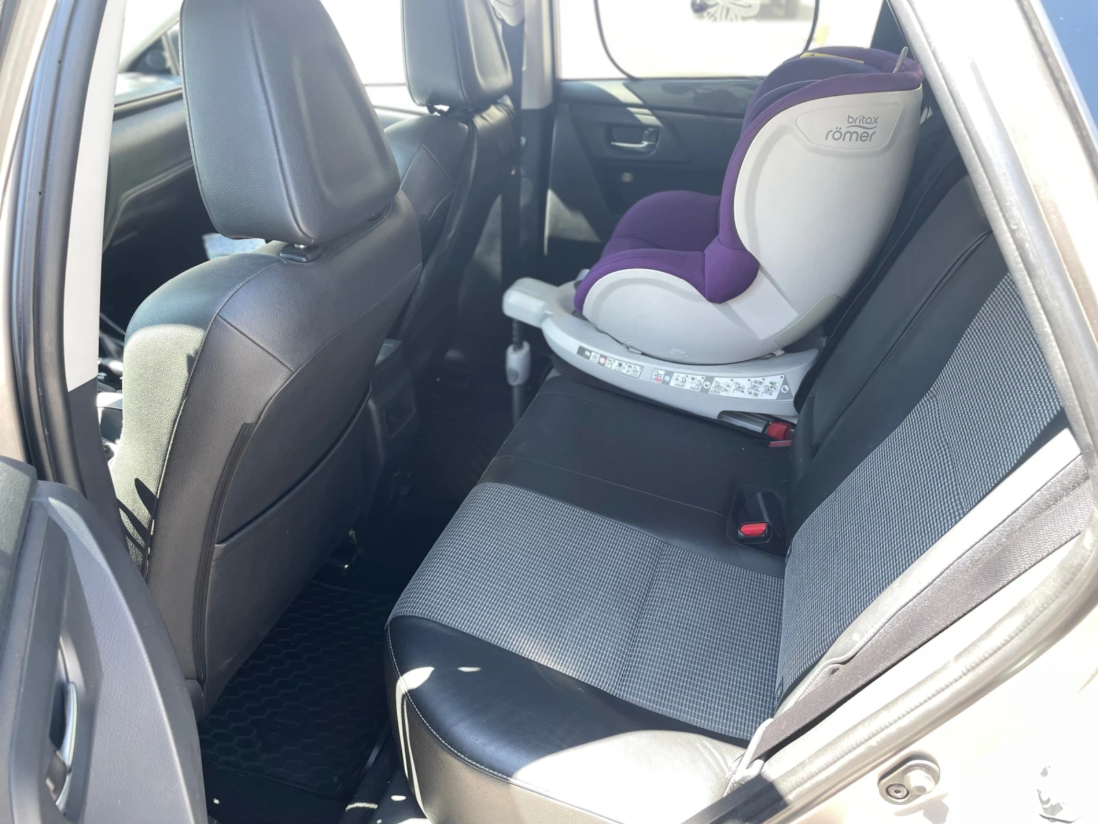 Toyota Auris 1.2T SOL - изображение 9