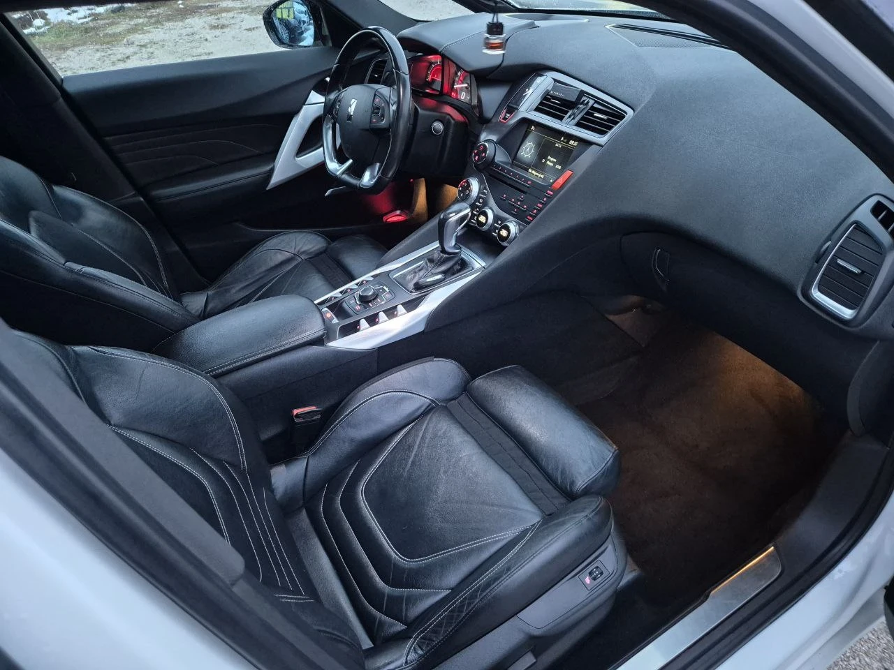 Citroen DS5  - изображение 8