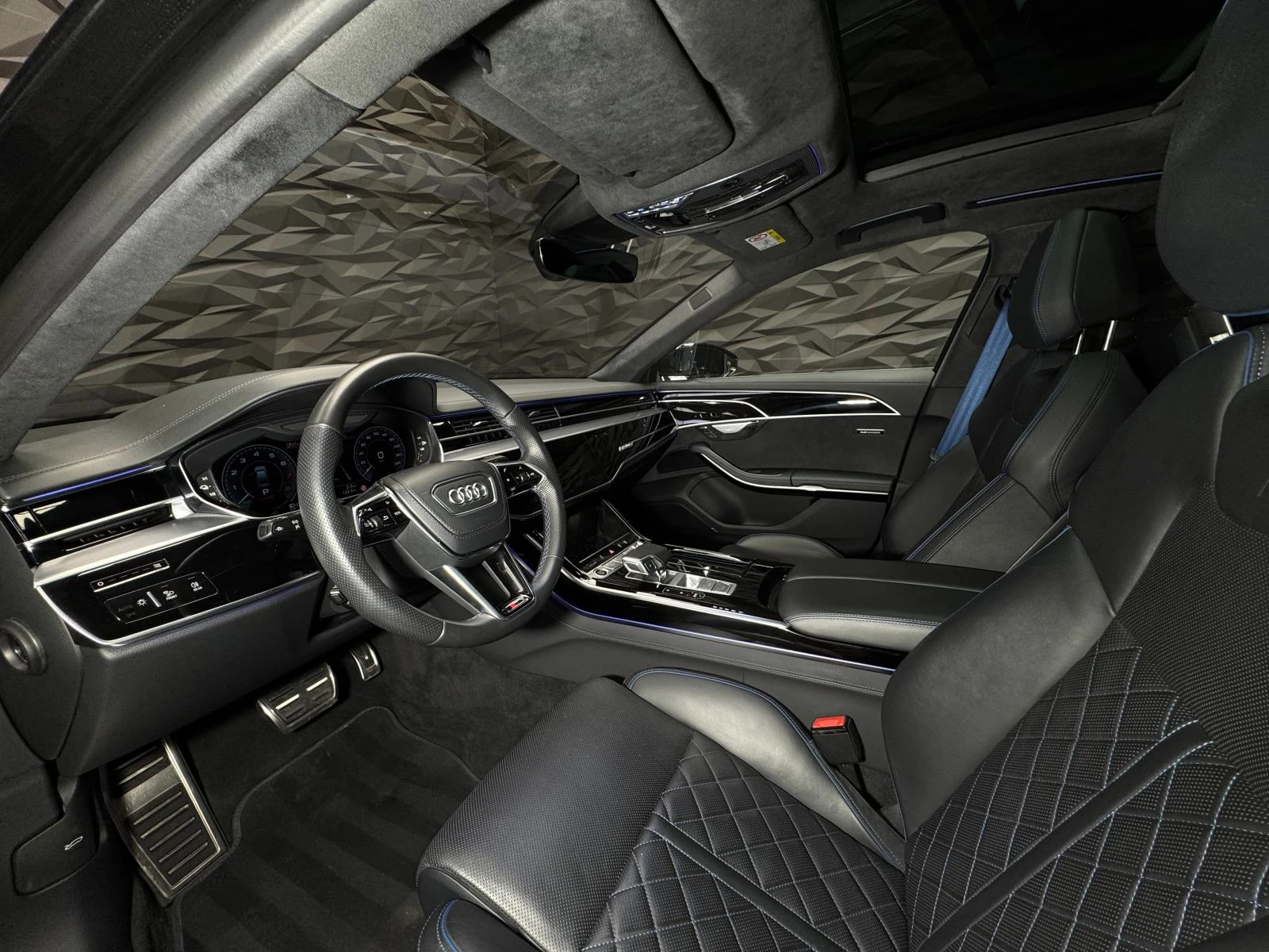 Audi A8 60 TFSI E-tron Exclusive B&O* 3xTV* Обдухване - изображение 7