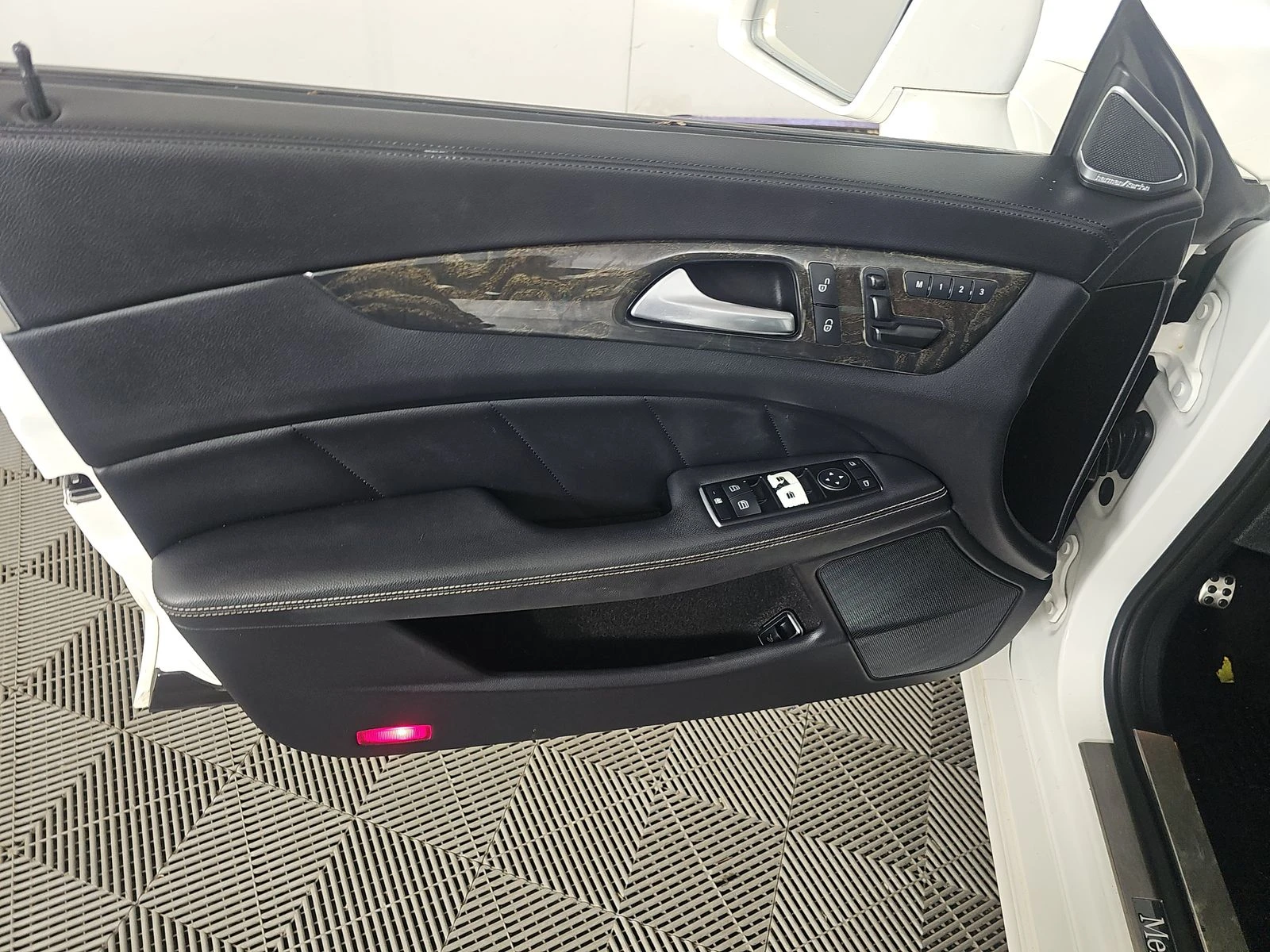 Mercedes-Benz CLS 550 4MATIC AMG* HARMAN/KARDON* KEYLESS* РЕАЛЕН ПРОБЕГ - изображение 9