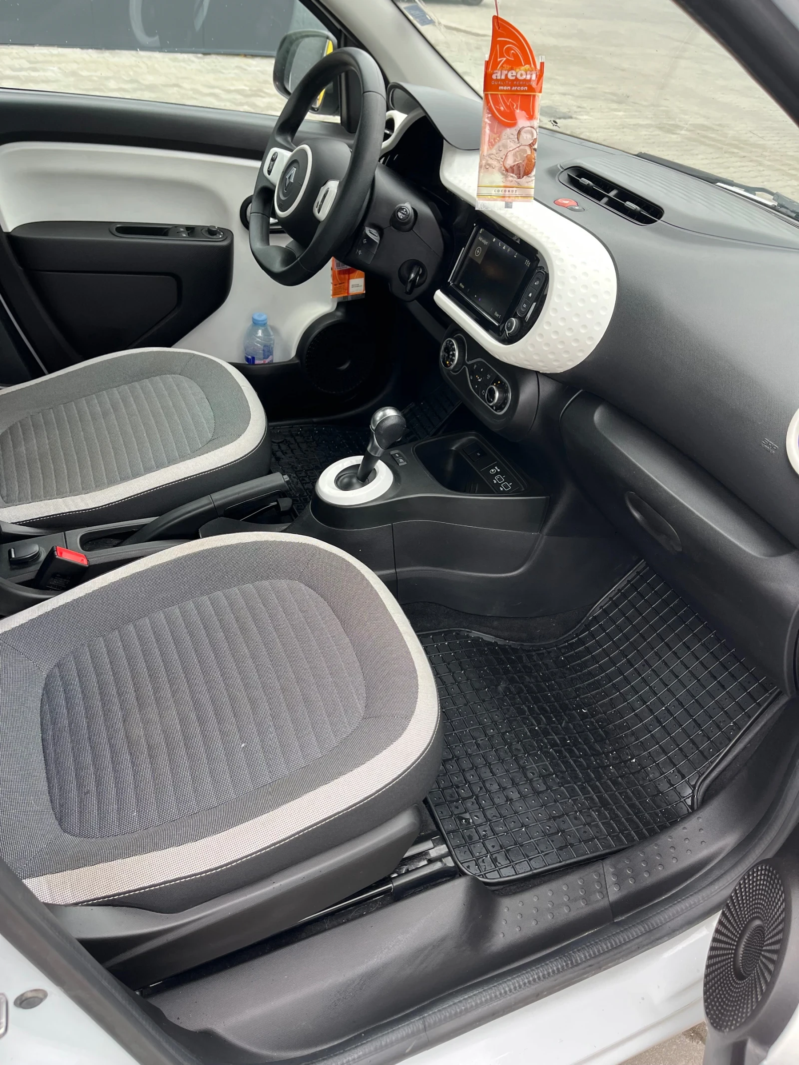 Renault Twingo 38000 км , снимка 13 - Автомобили и джипове - 54255013