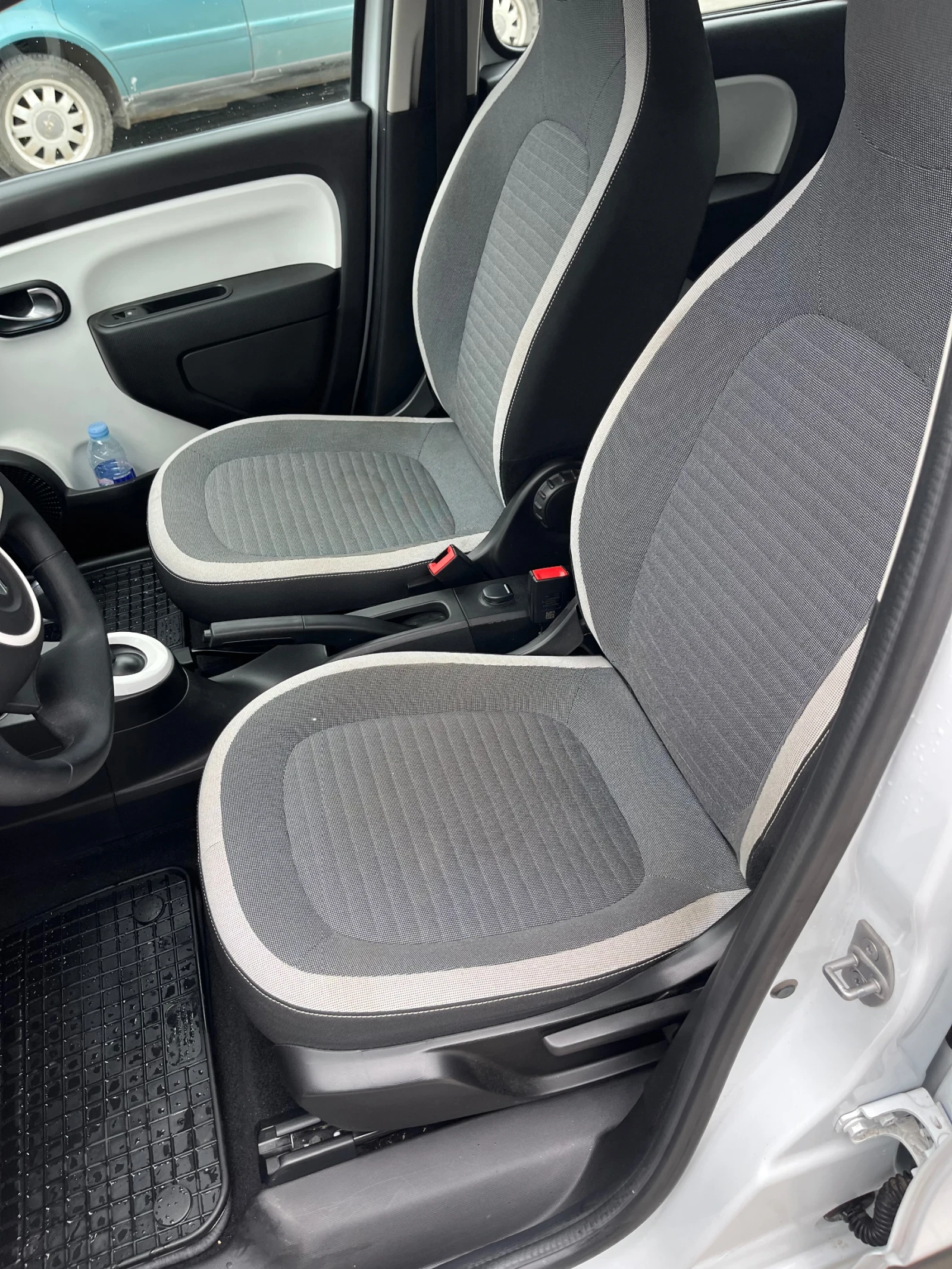 Renault Twingo 38000 км , снимка 8 - Автомобили и джипове - 54255013