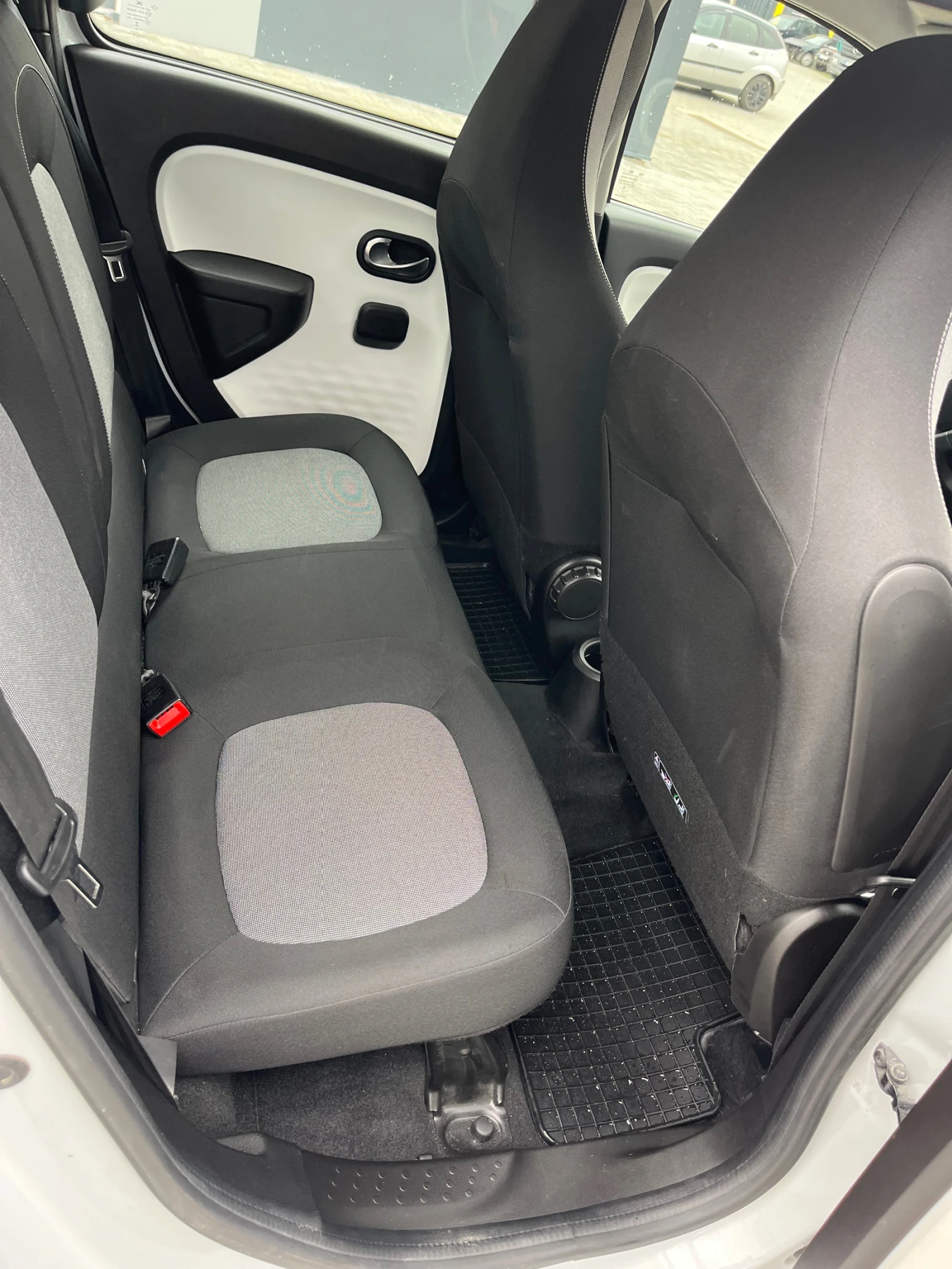 Renault Twingo 38000 км , снимка 12 - Автомобили и джипове - 54255013