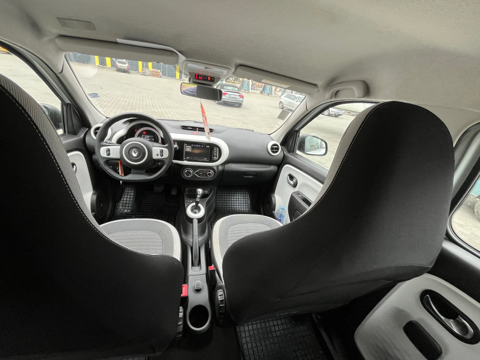 Renault Twingo 38000 км , снимка 11 - Автомобили и джипове - 54255013