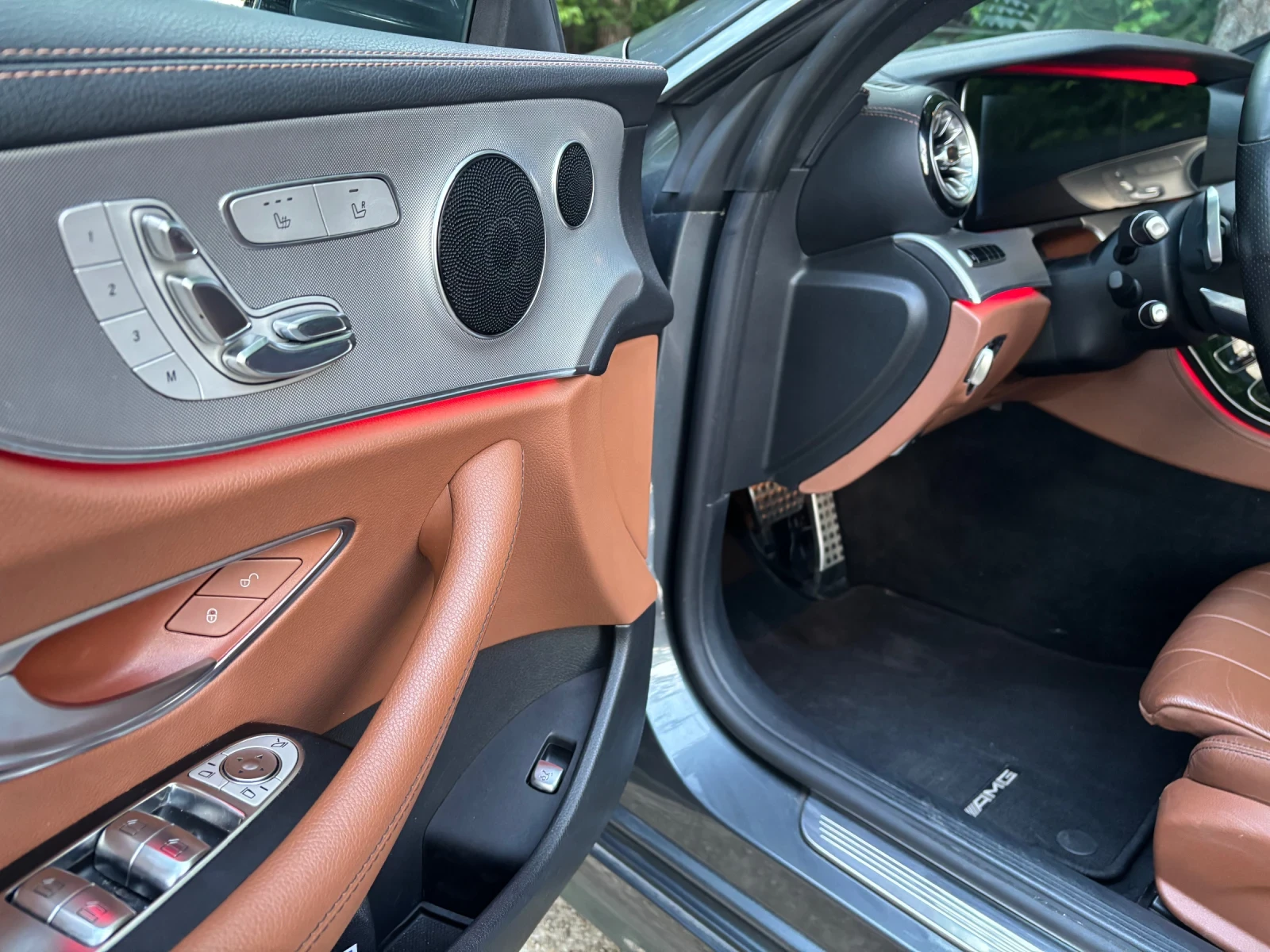Mercedes-Benz E 220 AMG, снимка 8 - Автомобили и джипове - 54585920