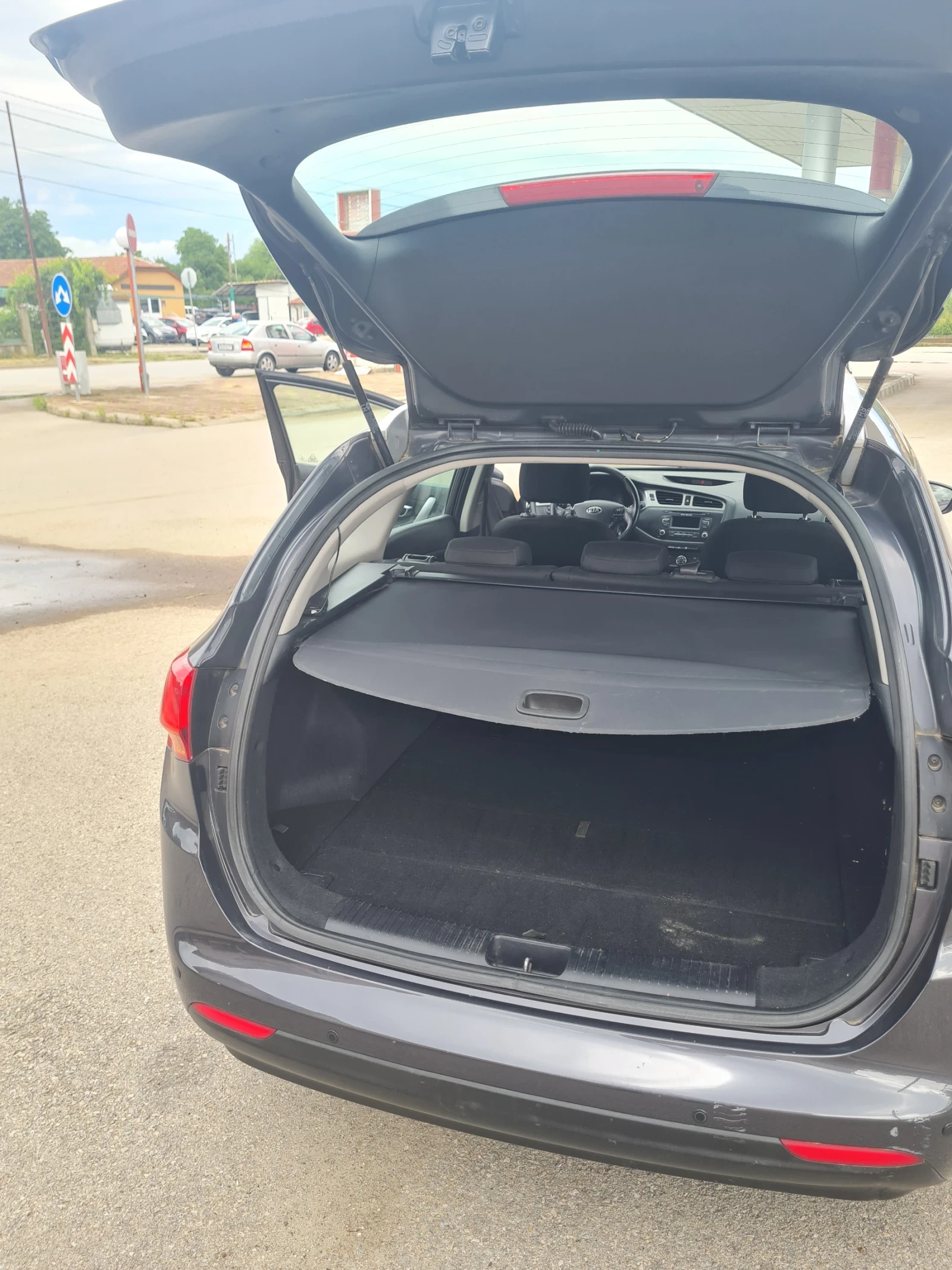 Kia Ceed 1.6 CRDI 110к.с. 2013г. , снимка 8 - Автомобили и джипове - 54749684