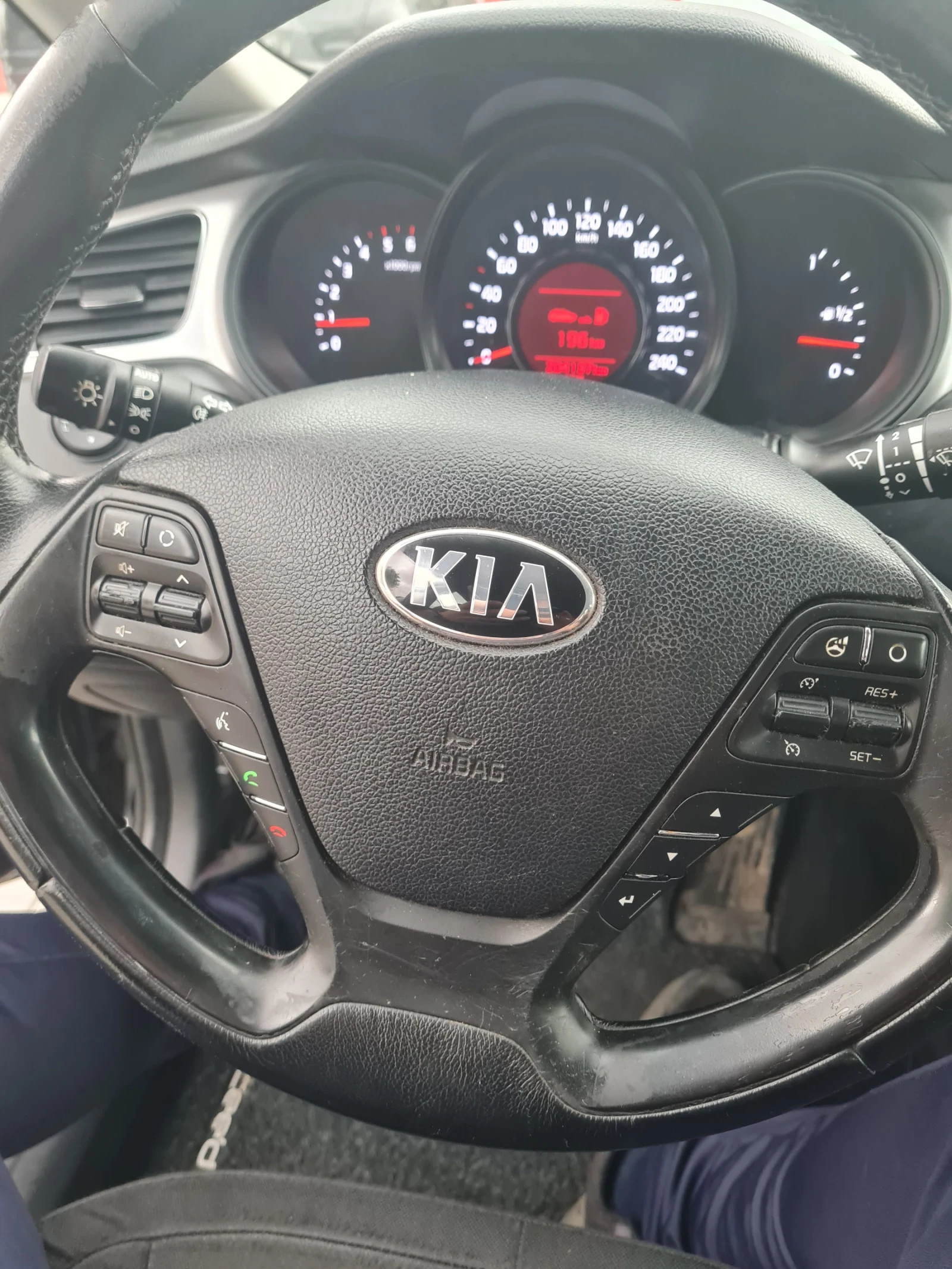 Kia Ceed 1.6 CRDI 110к.с. 2013г. , снимка 11 - Автомобили и джипове - 54749684