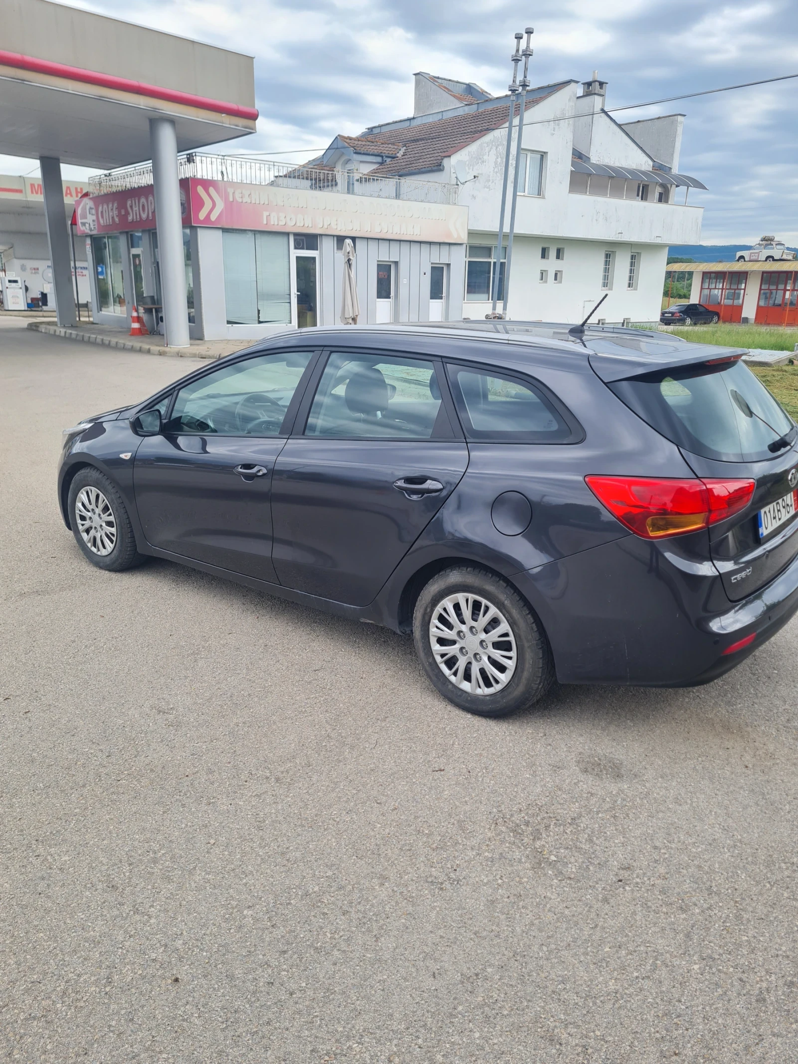 Kia Ceed 1.6 CRDI 110к.с. 2013г. , снимка 4 - Автомобили и джипове - 54749684