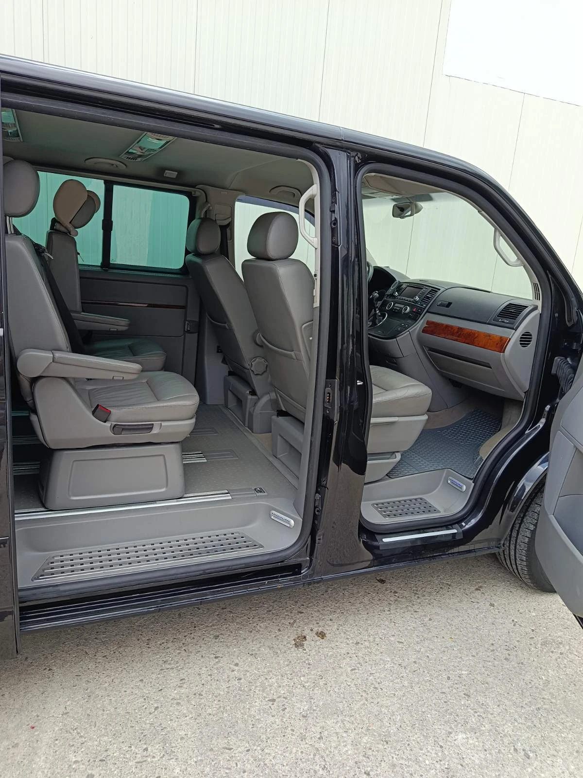 VW Multivan T5, снимка 17 - Автомобили и джипове - 55232782