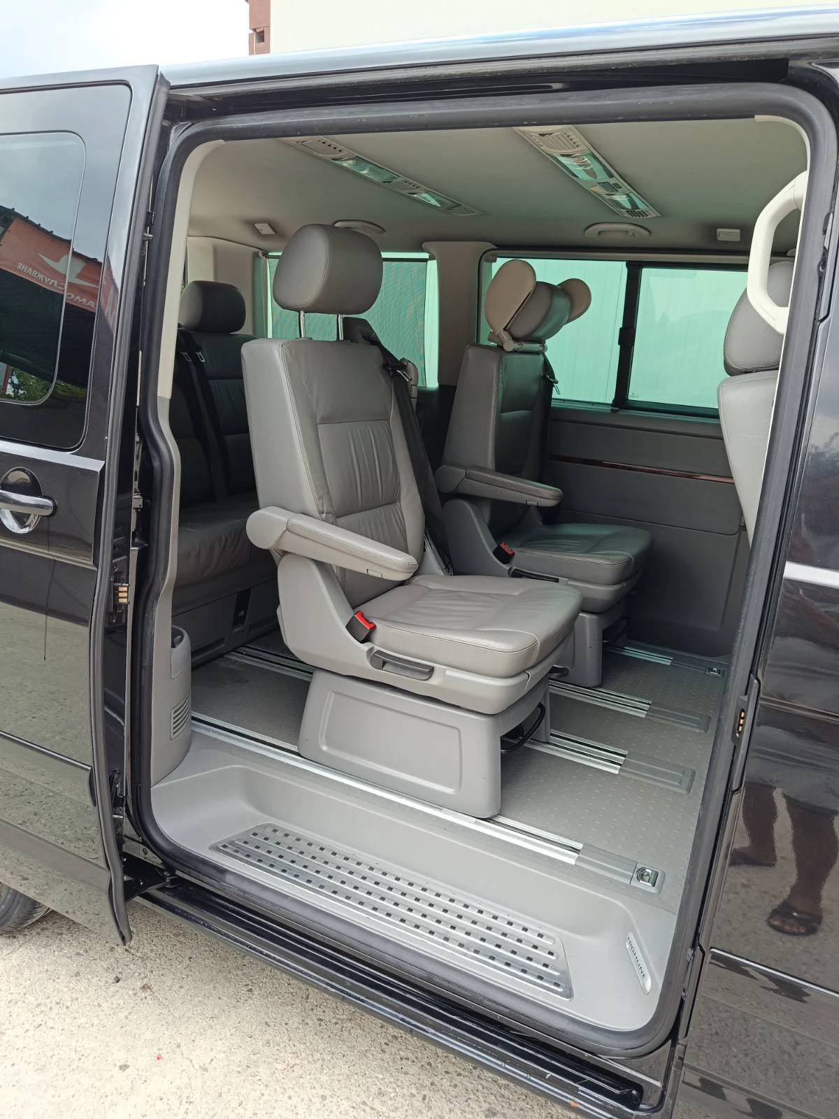 VW Multivan T5, снимка 16 - Автомобили и джипове - 55232782