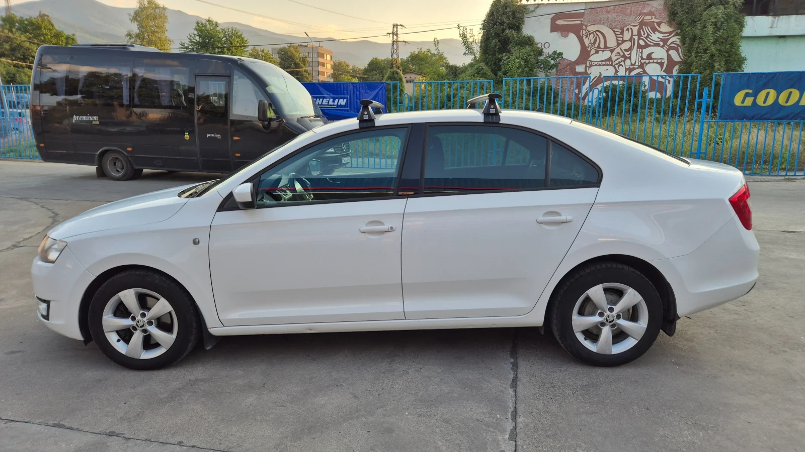 Skoda Rapid 1.6TDI 105К.С.ПЕРФЕКТНА, снимка 10 - Автомобили и джипове - 55565932