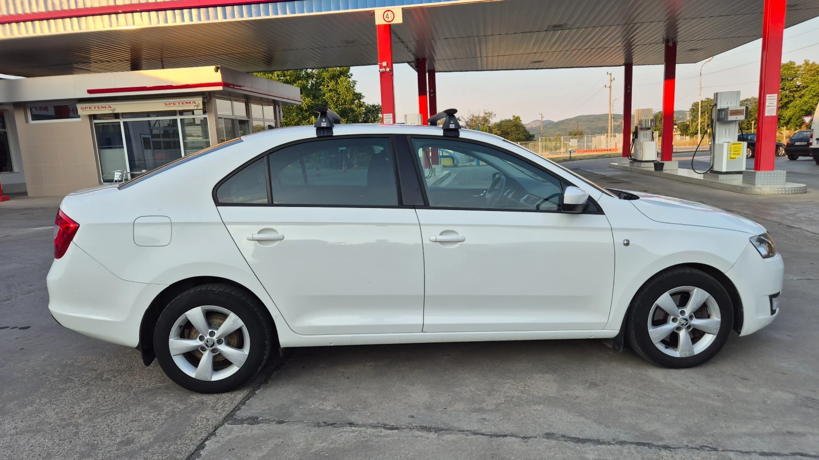 Skoda Rapid 1.6TDI 105К.С.ПЕРФЕКТНА, снимка 9 - Автомобили и джипове - 55565932