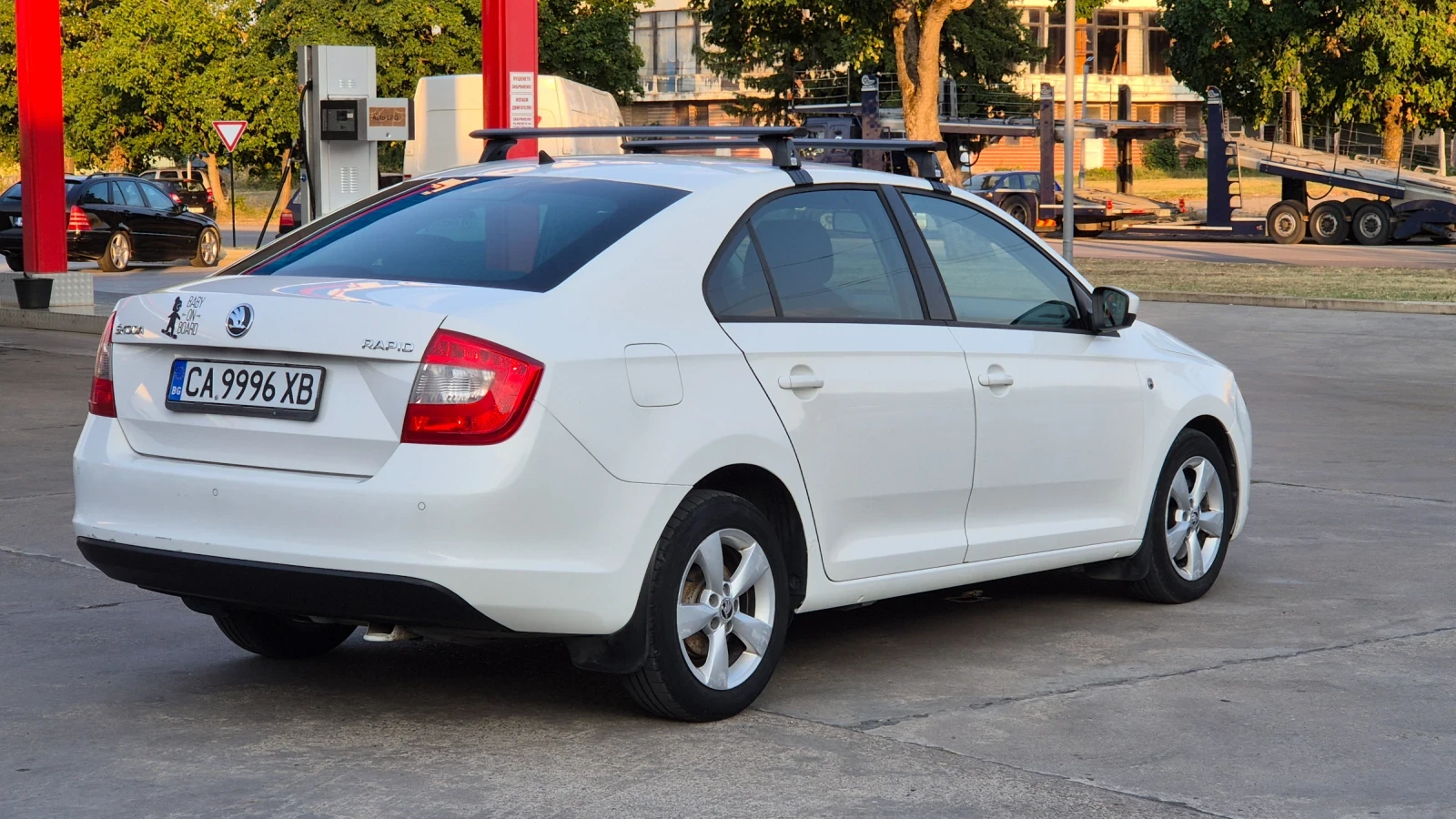 Skoda Rapid 1.6TDI 105К.С.ПЕРФЕКТНА, снимка 5 - Автомобили и джипове - 55565932