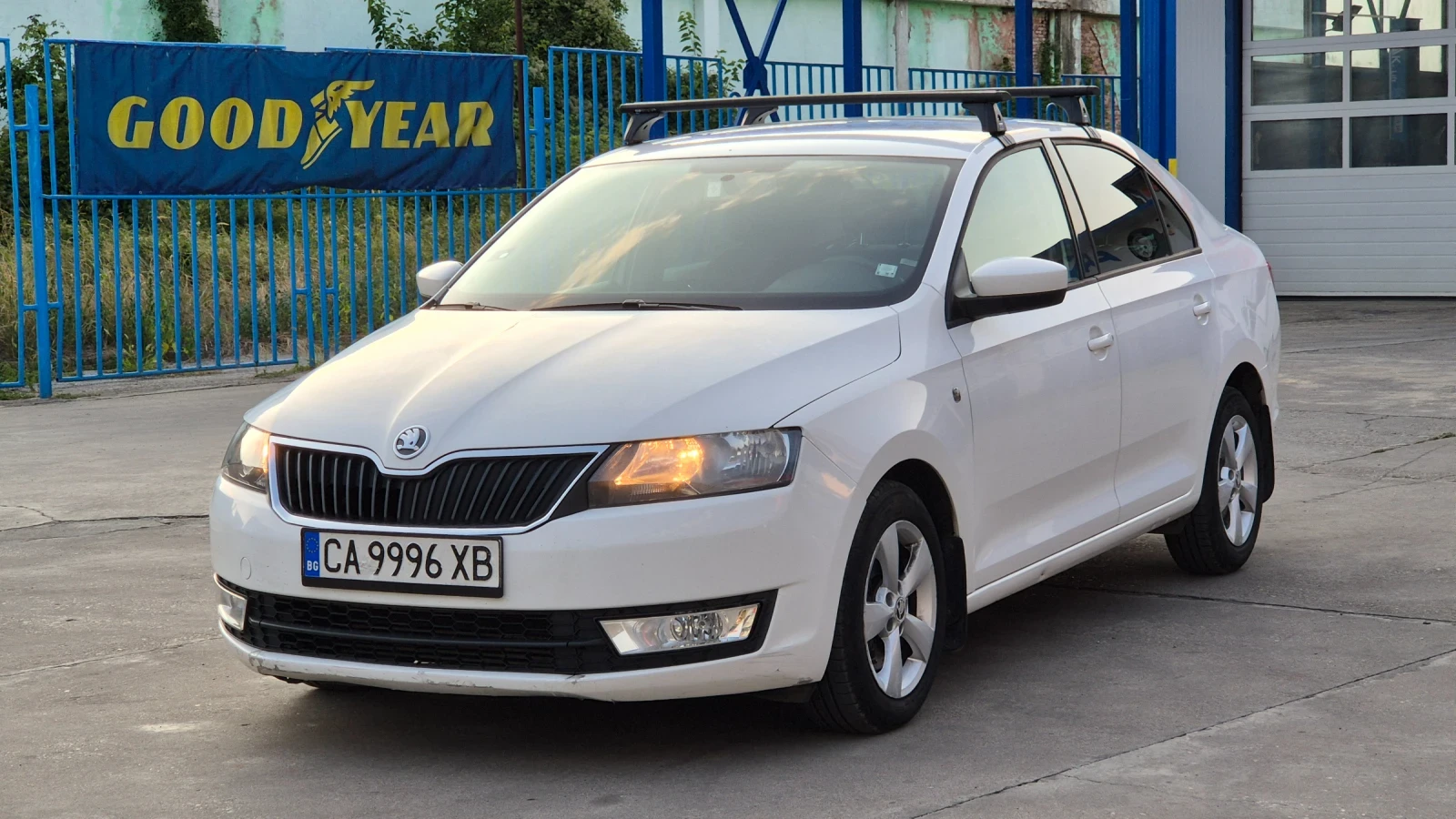 Skoda Rapid 1.6TDI 105К.С.ПЕРФЕКТНА, снимка 2 - Автомобили и джипове - 55565932