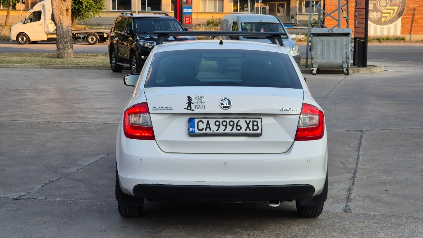 Skoda Rapid 1.6TDI 105К.С.ПЕРФЕКТНА, снимка 6 - Автомобили и джипове - 55565932