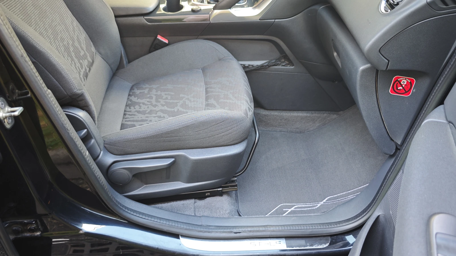 Peugeot 3008 Style 1.6HDi, снимка 7 - Автомобили и джипове - 55875594