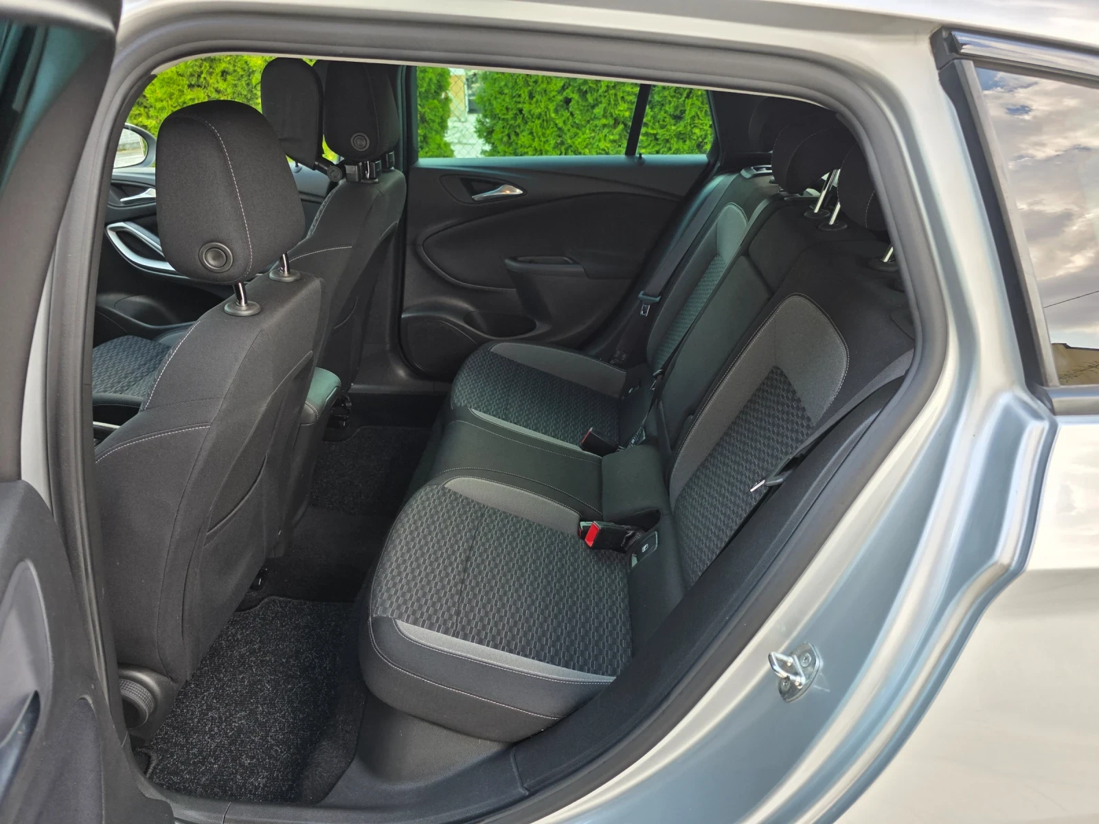 Opel Astra 1.5 HDI, снимка 9 - Автомобили и джипове - 55922717