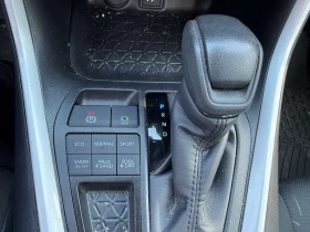 Toyota Rav4 * XLE * CARFAX * ПАНОРАМА * KEYLESS * ПОДГРЕВИ, снимка 16