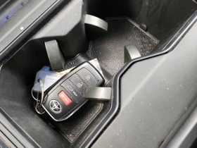 Toyota Tundra 4WD SR CrewMax, снимка 13