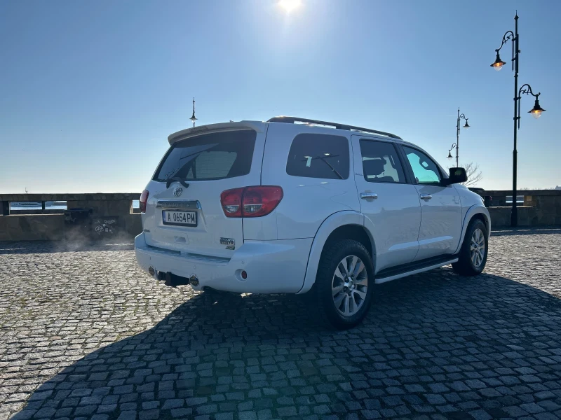 Toyota Sequoia 5.7 Platinum, снимка 5 - Автомобили и джипове - 52026456