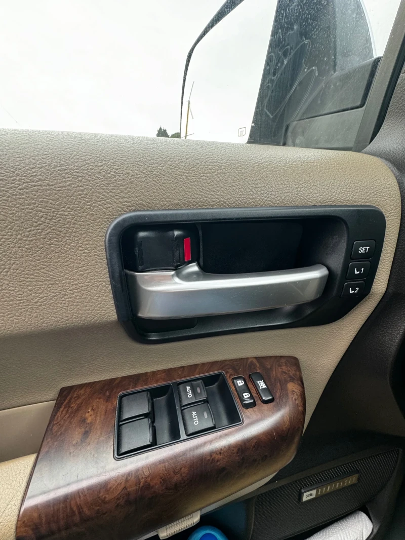 Toyota Sequoia 5.7 Platinum, снимка 9 - Автомобили и джипове - 52026456