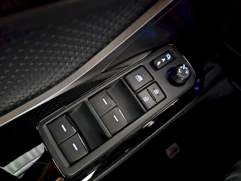 Toyota C-HR GR Sport 2.0 Hybrid 184 к.с. , снимка 16 - Автомобили и джипове - 52827776