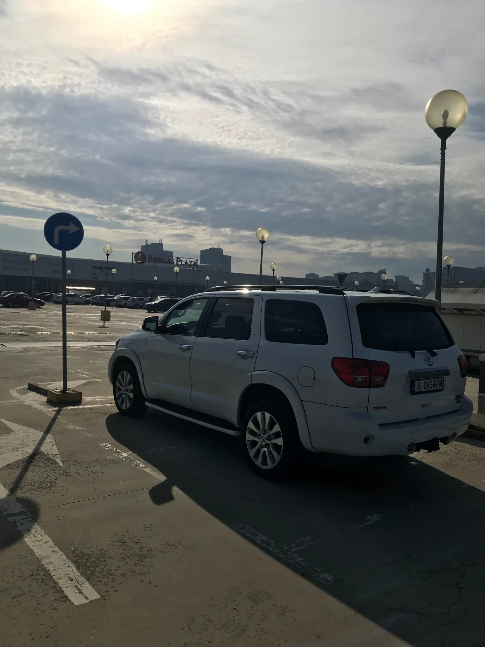 Toyota Sequoia 5.7 Platinum - изображение 3