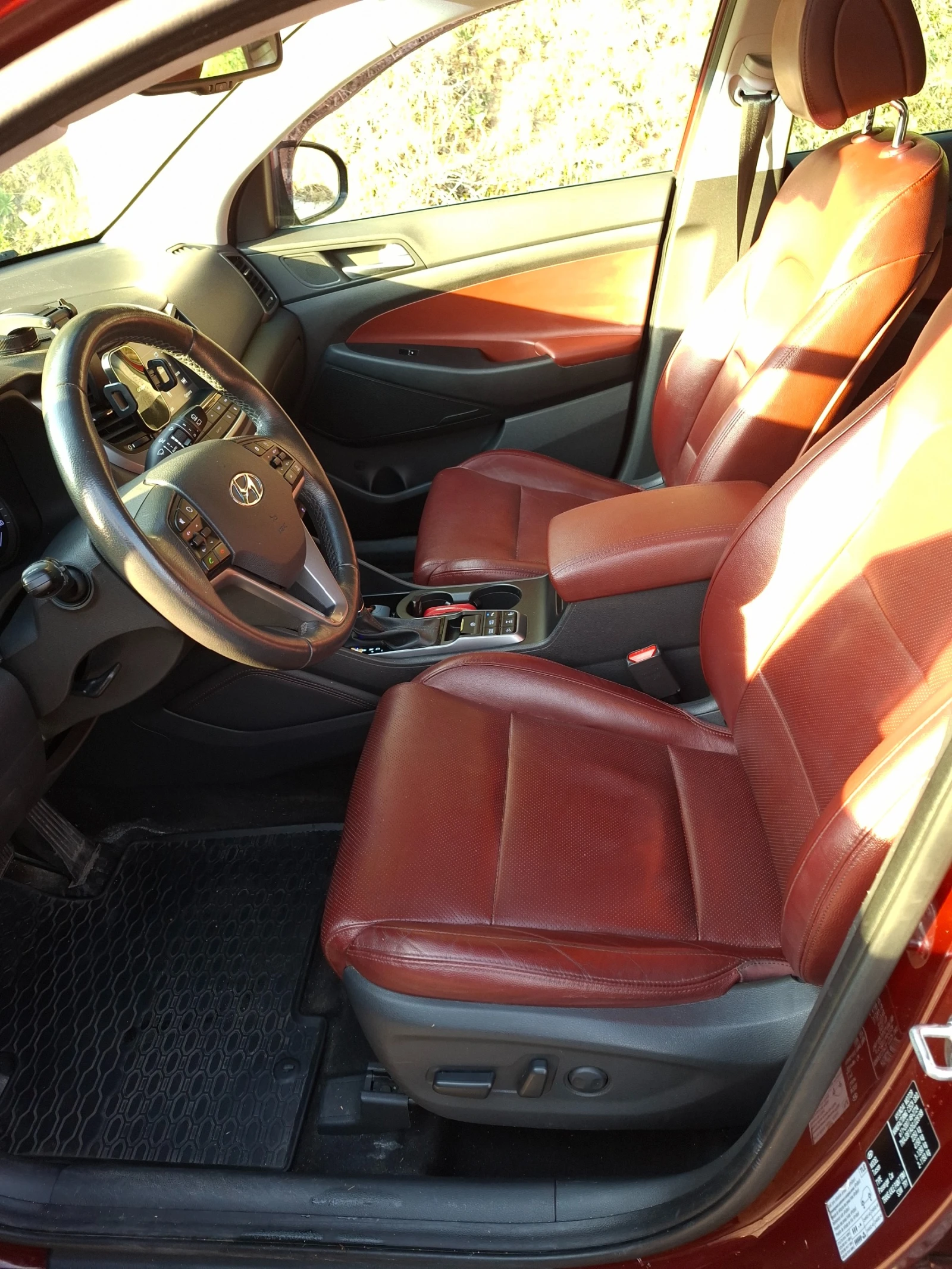 Hyundai Tucson  Bсички екстри, 4х4, Панорама, Обдухване, снимка 7 - Автомобили и джипове - 54126986