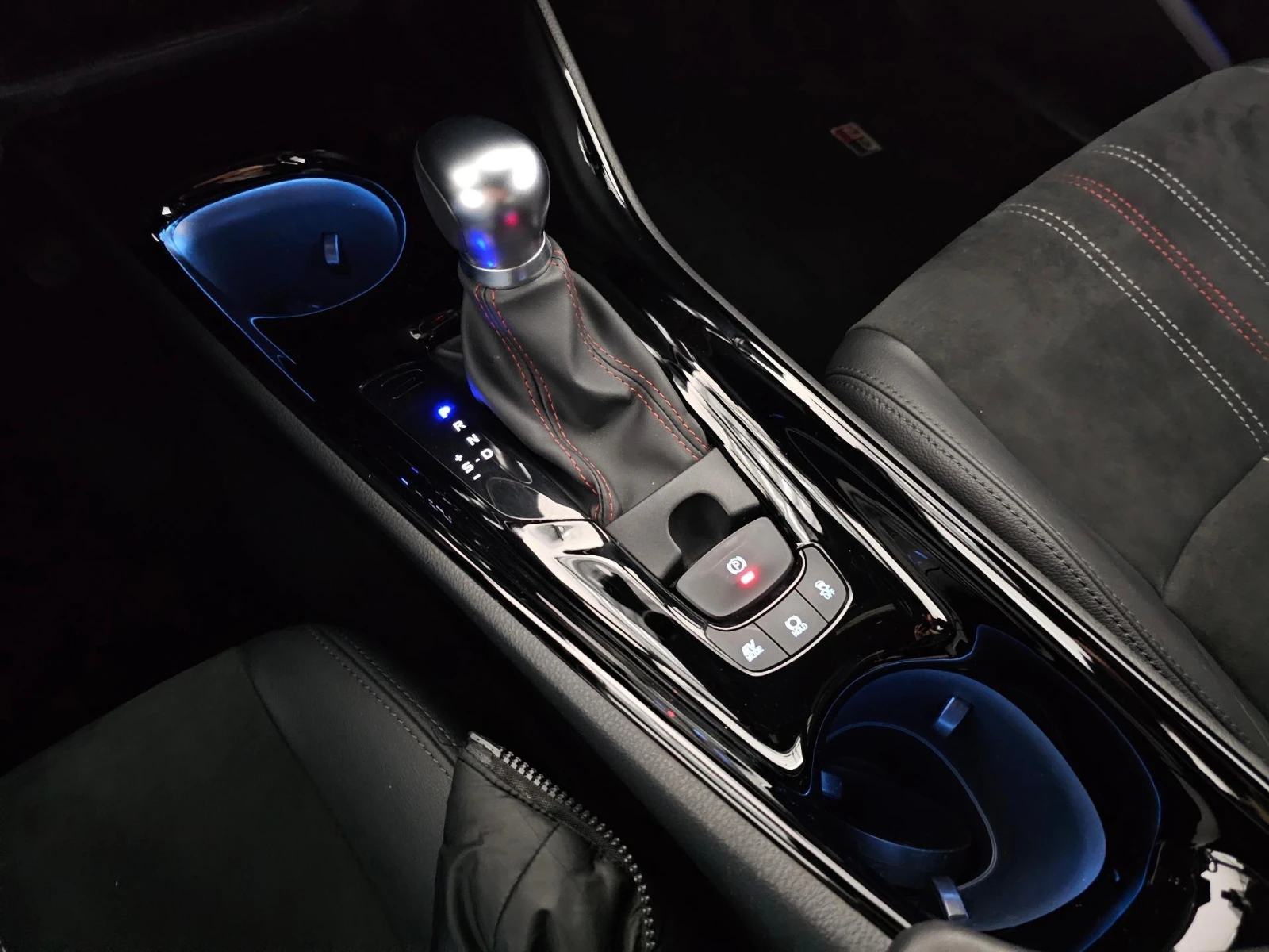 Toyota C-HR GR Sport 2.0 Hybrid 184 �.�.  | Mobile.bg � ����������� 8