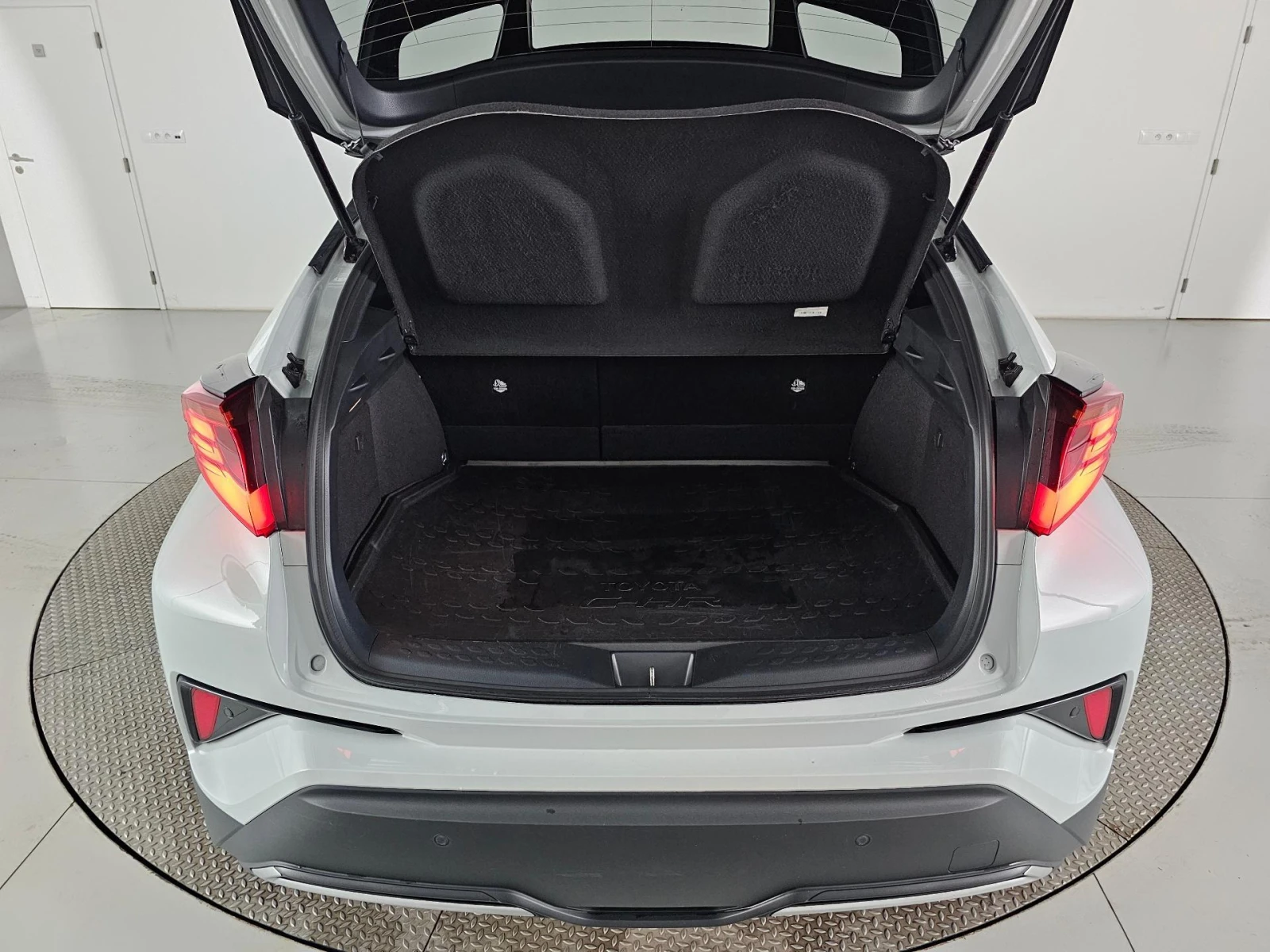 Toyota C-HR GR Sport 2.0 Hybrid 184 �.�.  | Mobile.bg � ����������� 5