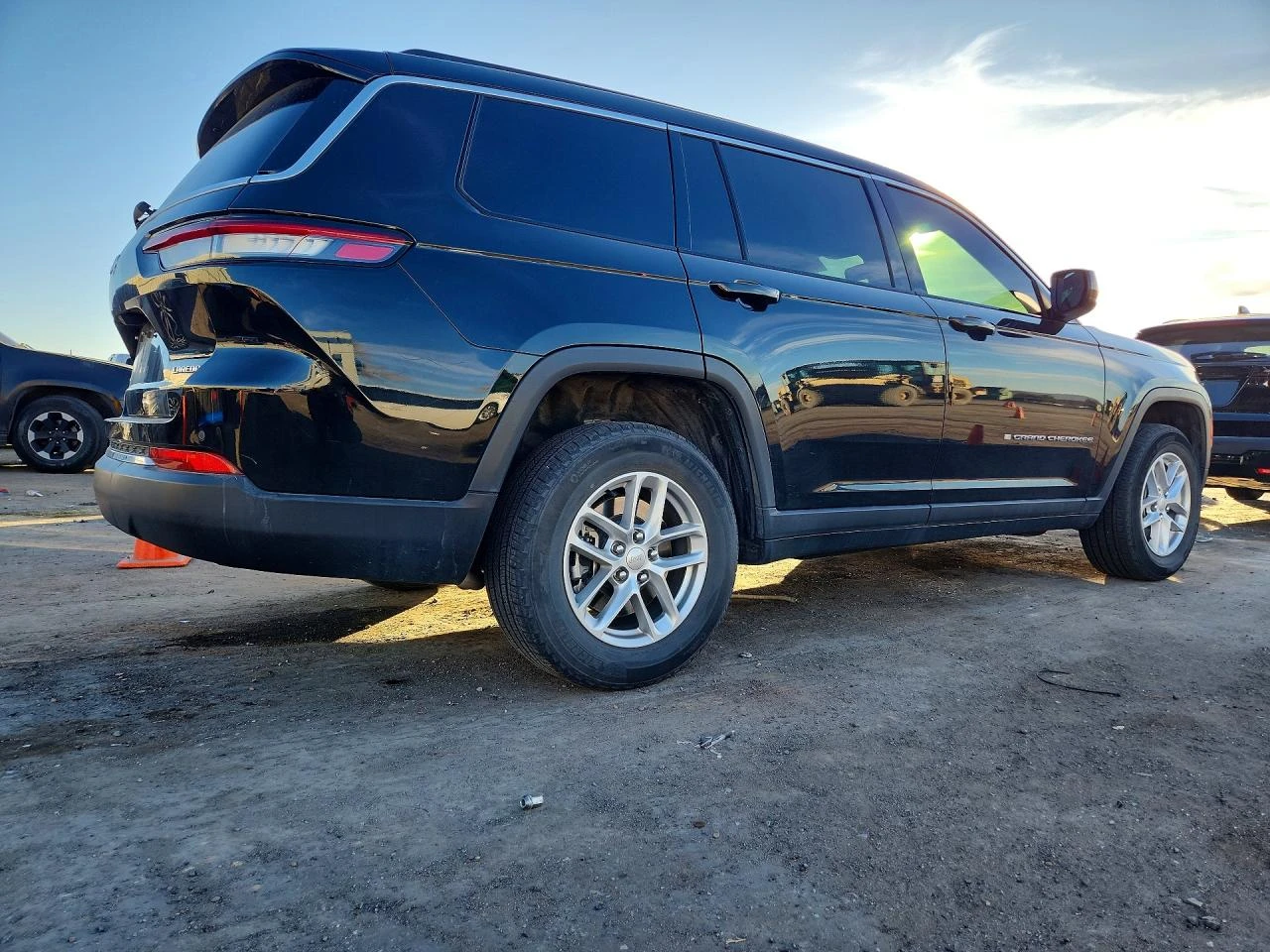 Jeep Grand cherokee 3.6* L LAREDO* ФИКСИРАНА ЦЕНА, снимка 5 - Автомобили и джипове - 53749749