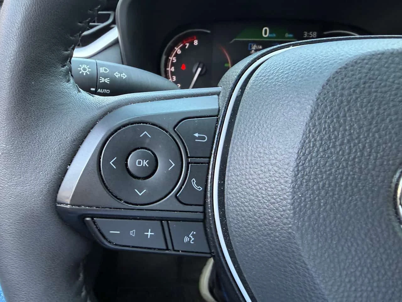 Toyota Rav4 * XLE * CARFAX * ПАНОРАМА * KEYLESS * ПОДГРЕВИ, снимка 11 - Автомобили и джипове - 54053418