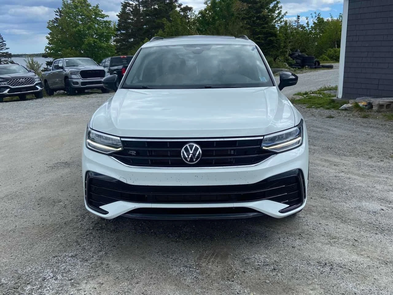 VW Tiguan Comfortline R Line/ПАНОРАМА/ПОДГРЕВИ, снимка 2 - Автомобили и джипове - 54719489