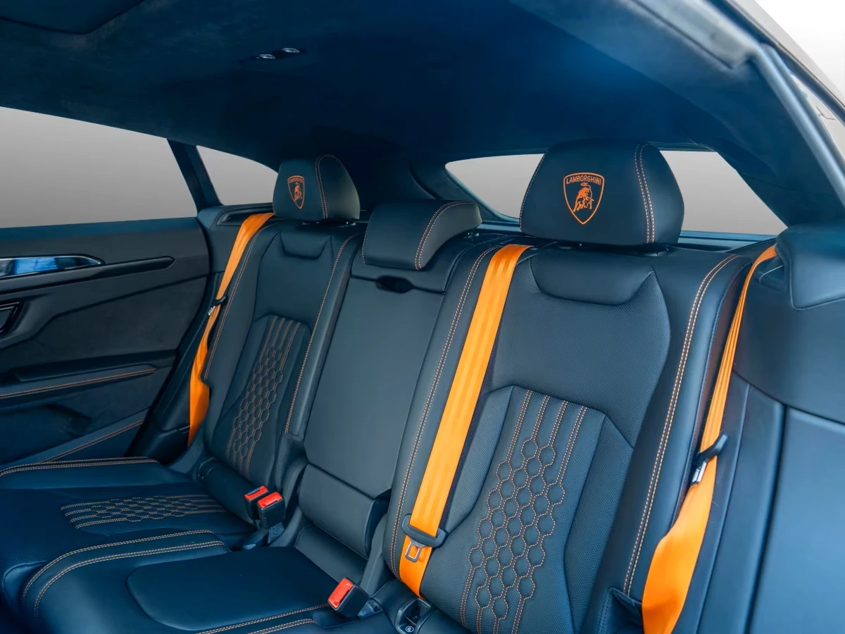Lamborghini Urus SE* CARBON* AKRAPOVIC* 23"* , снимка 16 - Автомобили и джипове - 55057859