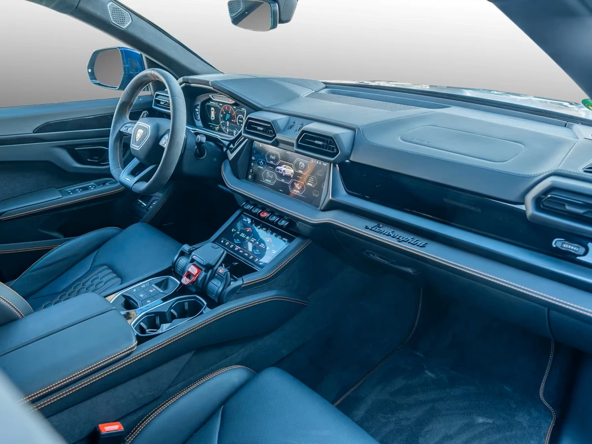 Lamborghini Urus SE* CARBON* AKRAPOVIC* 23"* , снимка 15 - Автомобили и джипове - 55057859