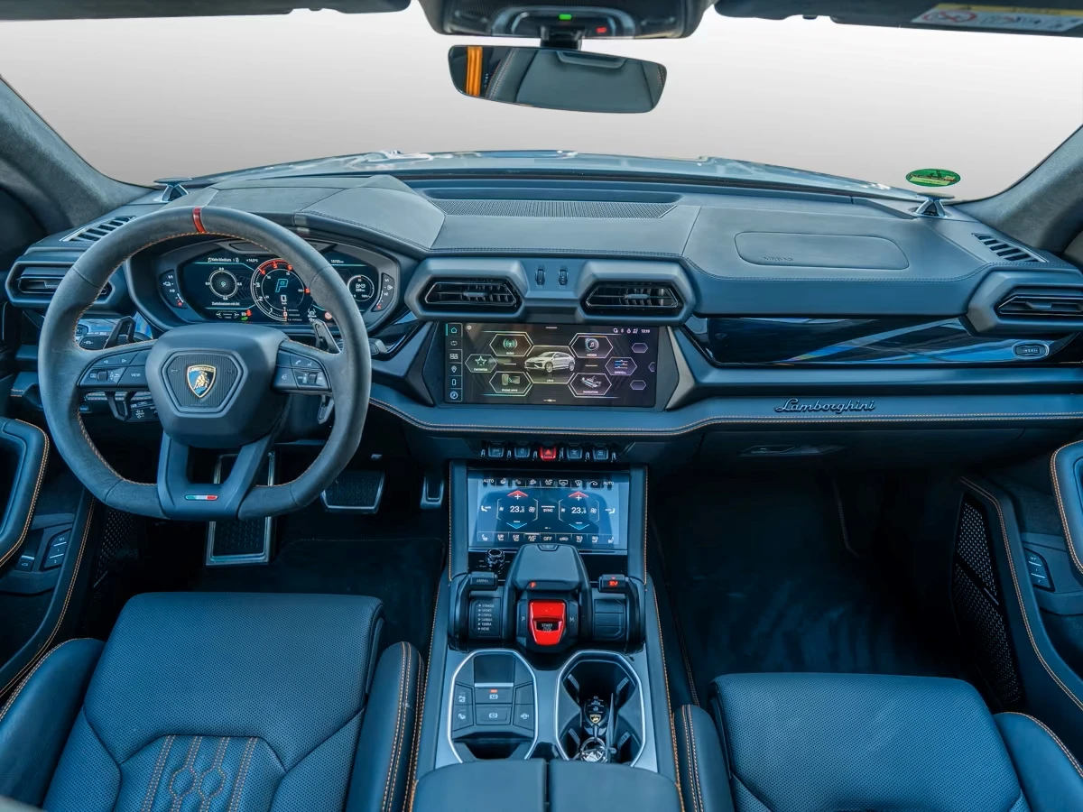 Lamborghini Urus SE* CARBON* AKRAPOVIC* 23"* , снимка 10 - Автомобили и джипове - 55057859