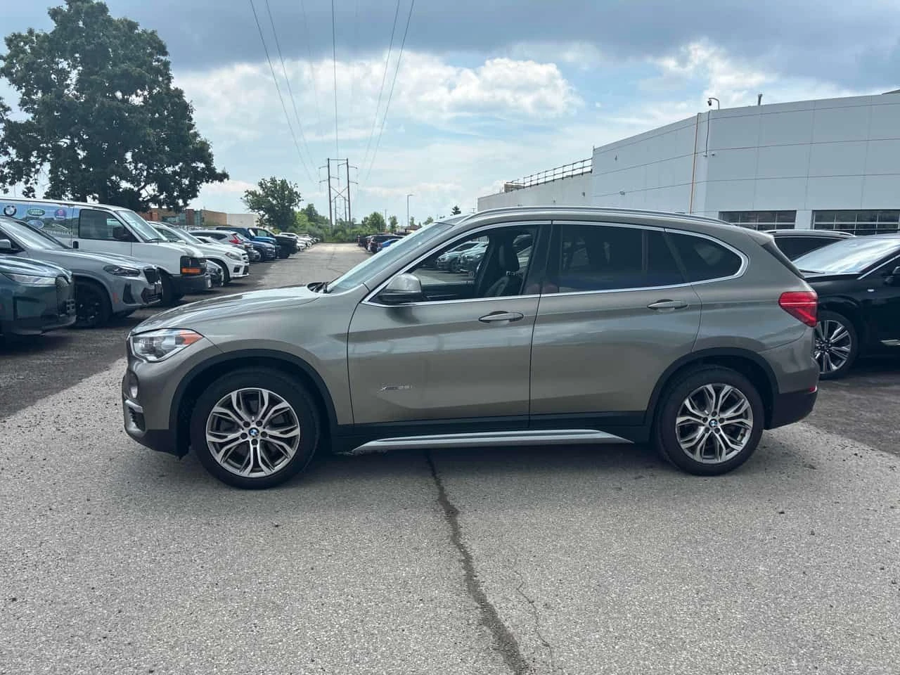 BMW X1 * xDrive28i * АВТОКРЕДИТ БЕЗ ПЪРВОНАЧАЛНА ВНОСКА* , снимка 2 - Автомобили и джипове - 55080807