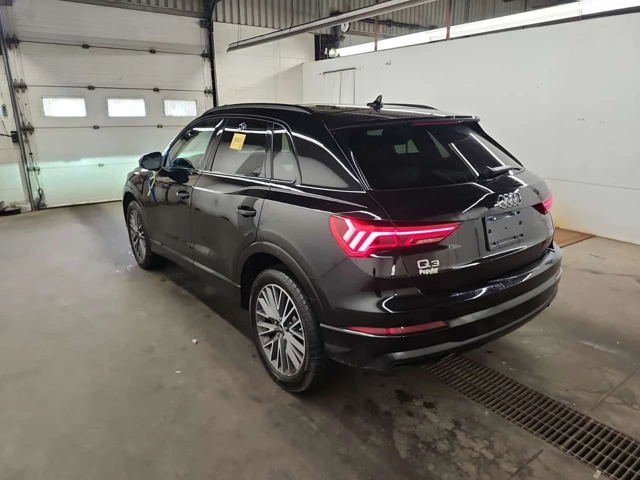Audi Q3  КОЖА / ПОДГРЕВИ / ДВА ЧИФТА ГУМИ , снимка 5 - Автомобили и джипове - 55638636