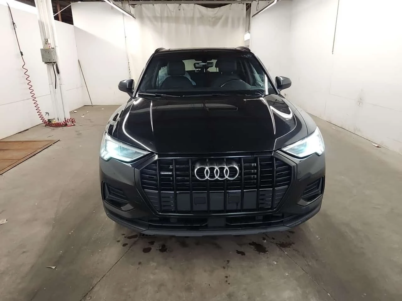 Audi Q3  КОЖА / ПОДГРЕВИ / ДВА ЧИФТА ГУМИ , снимка 3 - Автомобили и джипове - 55638636
