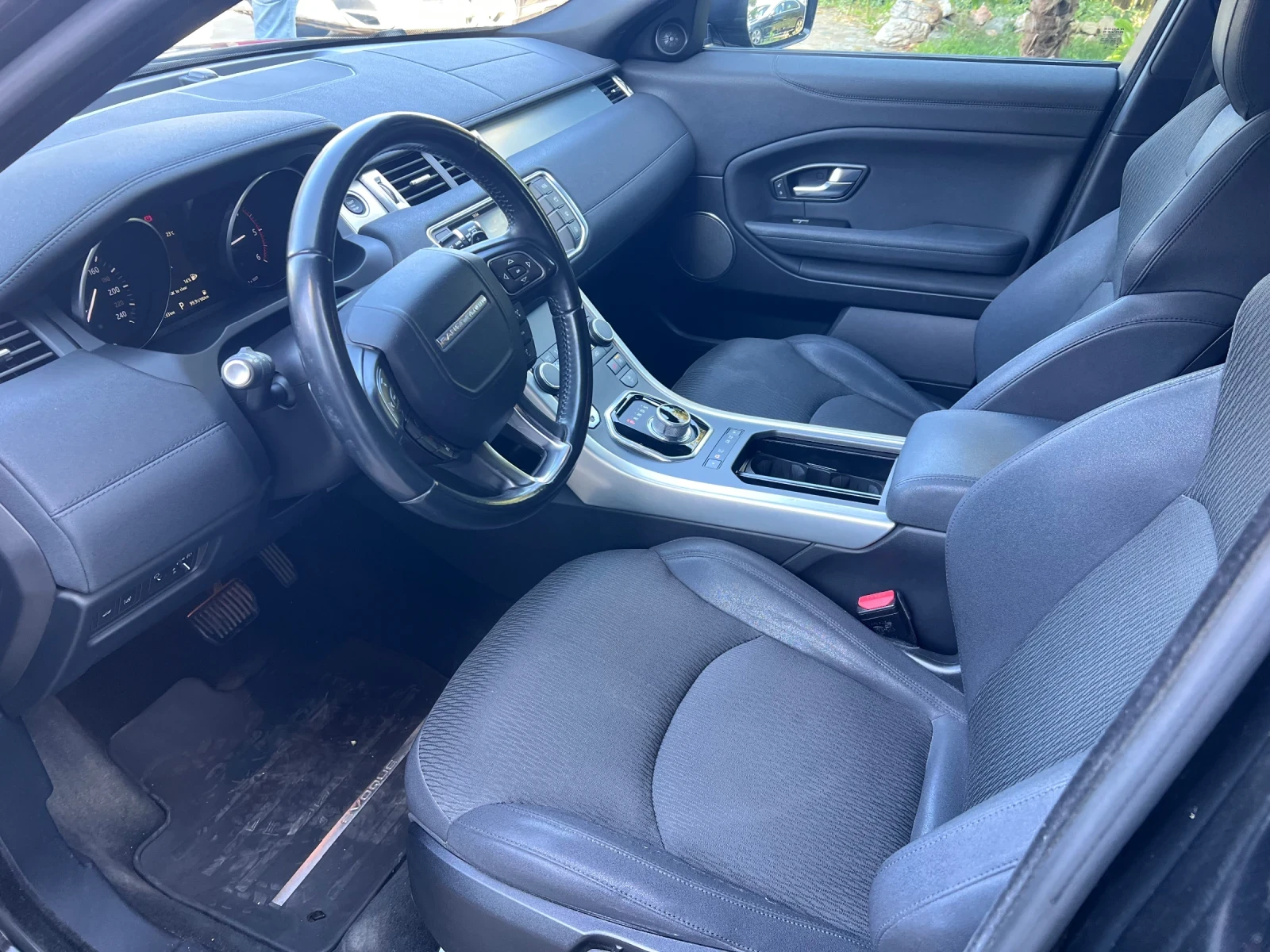 Land Rover Range Rover Evoque 2.0d Facelift, снимка 9 - Автомобили и джипове - 55670378