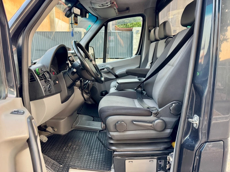 VW Crafter 2.5TDi, снимка 7 - Бусове и автобуси - 53147480